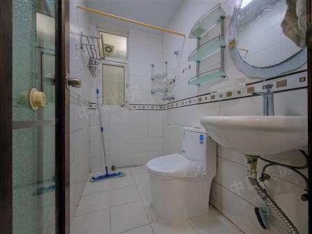 金城华庭-卫生间