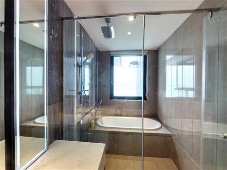 半岛城邦花园三期-卫生间