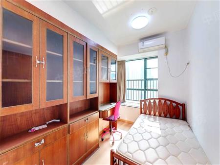 英伦名苑(三期)-次卧