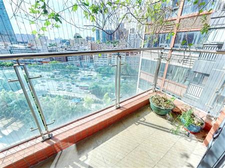 儒骏城立方-阳台