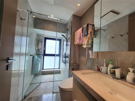 半岛城邦花园三期-卫生间