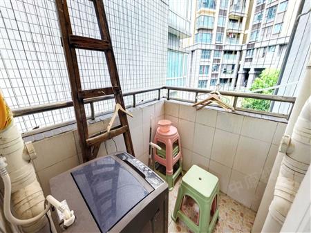 东方盛世花园-阳台