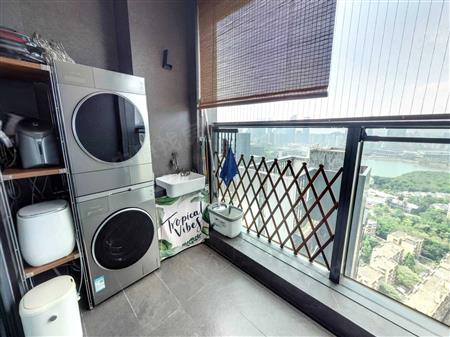 天健天骄南苑-阳台