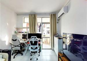 莲花二村，多层带电梯三房，南北通，楼层好，诚心出售