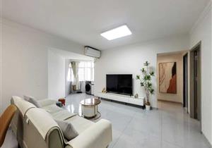 长景阁，装修保养好大三房，近地铁口