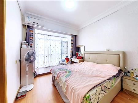 悦澜山花园-主卧