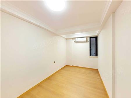 信义嘉御山-次卧