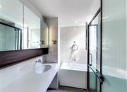 半岛城邦花园一期-卫生间