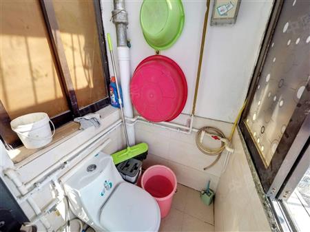 新安中学住宅楼-卫生间