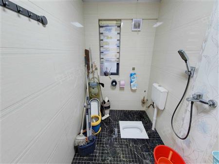 宏发领域-卫生间