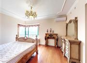 天鹅堡三期-主卧