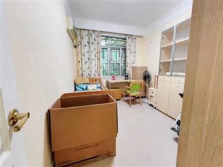 新港鸿花园-次卧