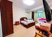 新港鸿花园-主卧