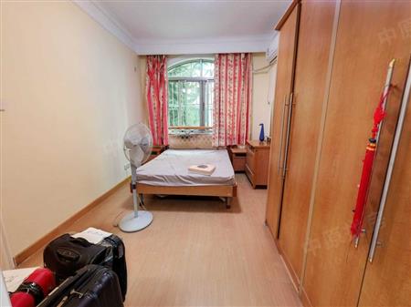 新港鸿花园-次卧