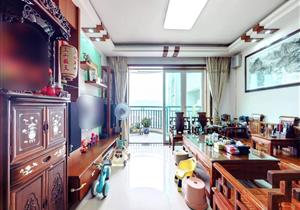 东南向大三房，格局方正实用，通风采光好，满五年，居家舒适！