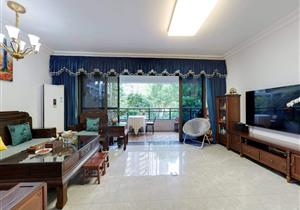 睿智华庭精装四房，185平的使用面积十米观景阳台，价格有优势