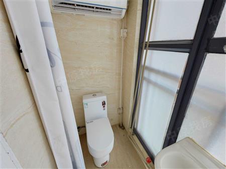 倚龙华庭-卫生间