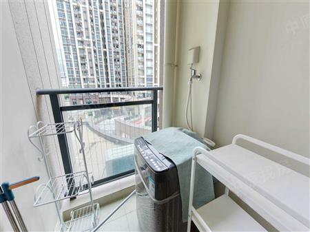 金地龙城中央·自在寓-阳台