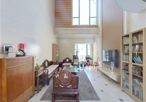 新出少有出售.带私家花园.满五唯一红本.税费少