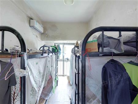 潜龙曼海宁花园（南区）-次卧