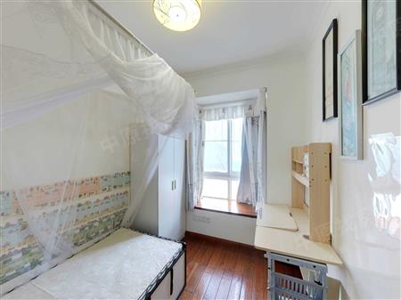 丰泽湖山庄-次卧