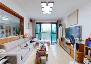 鸿翔花园，精装修三房，业主诚心出售，看房有钥匙，大花园社区