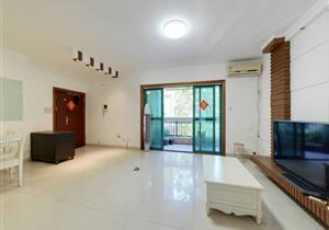 公园里的家，云顶翠峰南北通三房，超高使用率，业主已委托钥匙