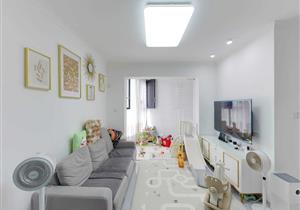 三地铁口双口岸花园好房，豪装30万送婚房，高层东南向厅出阳台