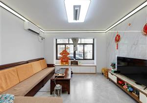 一楼带花园全新装修业主急换房急售价格可谈