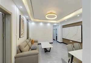 全新装修三房，看房随时方便，业主诚心出售，价格可谈