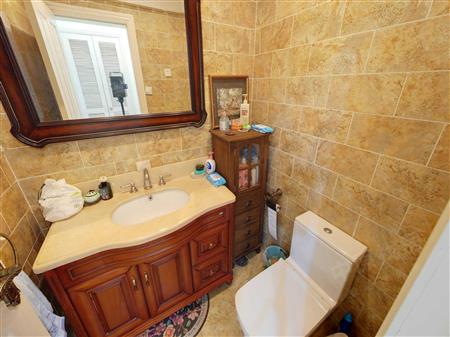 倚山花园（一期）-卫生间