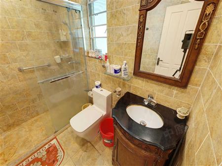 倚山花园（一期）-卫生间