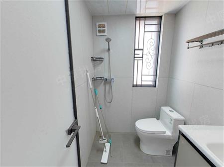 悦峰华府-卫生间