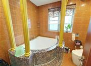 倚山花园（一期）-卫生间