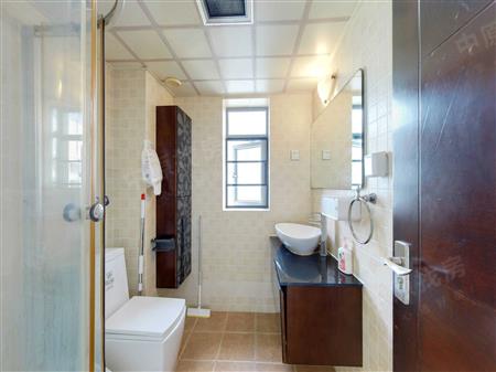 金地名津-卫生间