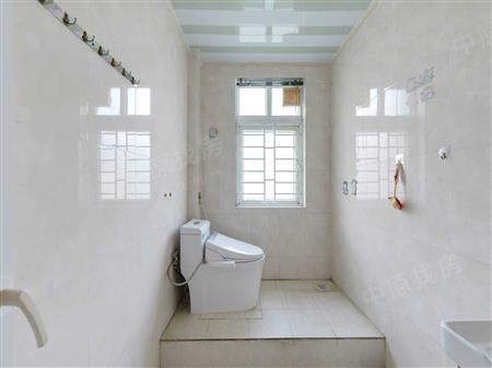 俊峰丽舍花园-卫生间