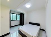 新港鸿花园-卧室