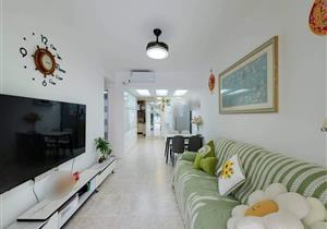 阳光绿地新出大两房三阳台业主诚心出售！！