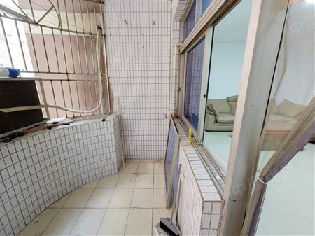 嘉华花园东区-阳台