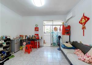 西岭花园新上架两房，业主诚心出售，看房随时都可以安排