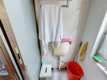 新港鸿花园-卫生间