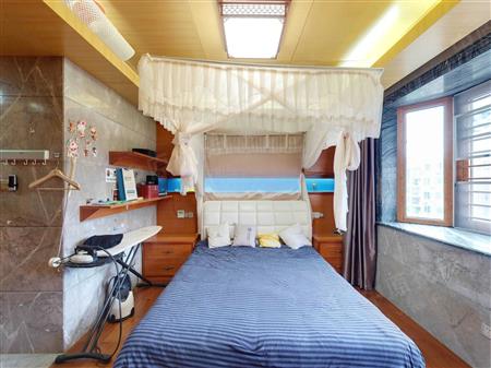 新港鸿花园-主卧