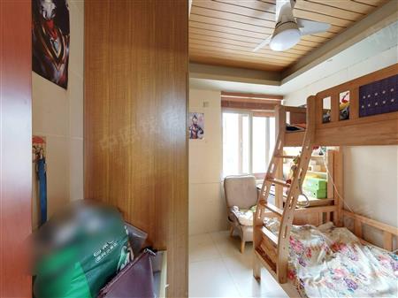 新港鸿花园-次卧