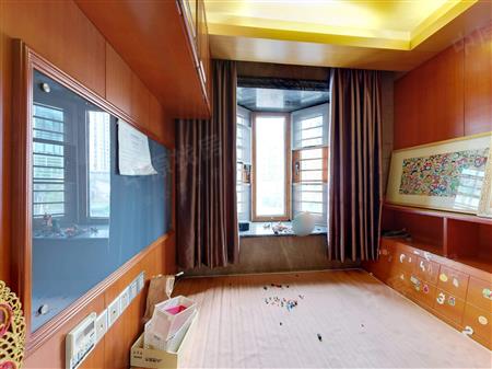 新港鸿花园-次卧