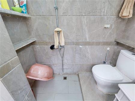 新港鸿花园-卫生间