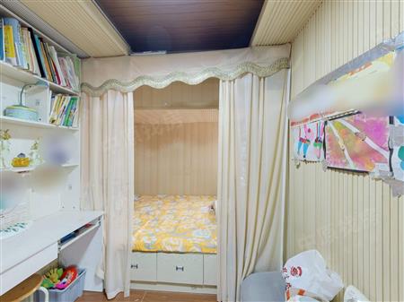 新港鸿花园-次卧