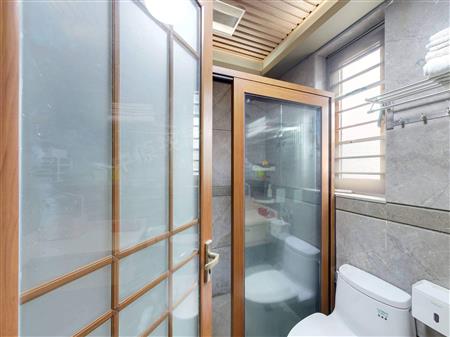 新港鸿花园-卫生间