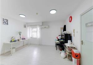 周边有大型超市，生活便利，适合居家