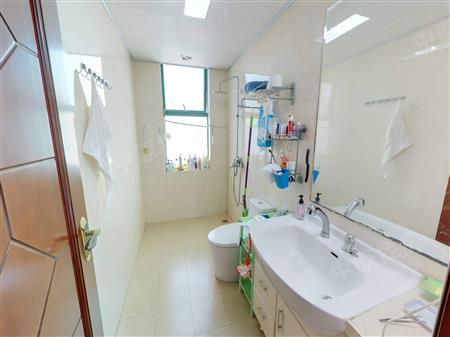 新港鸿花园-卫生间