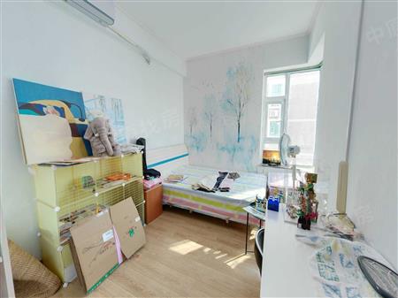 新港鸿花园-次卧